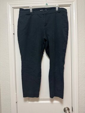 Old Navy women’s black pixie pants